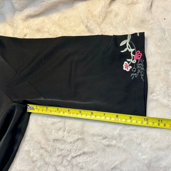 NWT Tunic Top Small Oversized Grosy Black Embroidered Floral Pink White Zip Neck - Picture 15 of 15